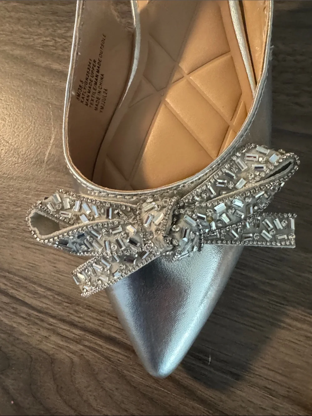 NWT BCBGWomen's Silver Pointed Slingback Flats with Crystal Bow, size 8M